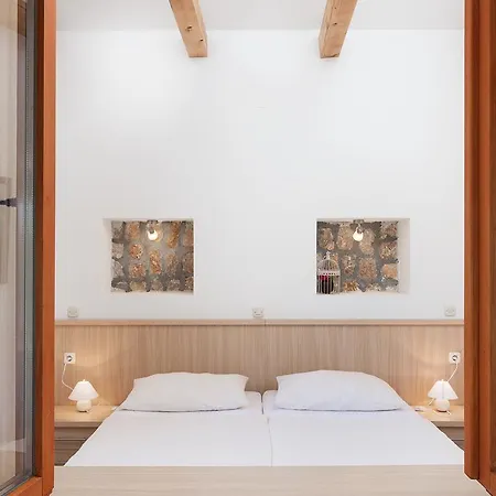 Stone House Magarac