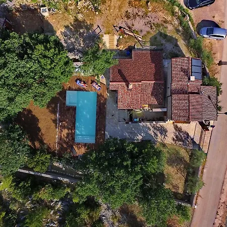 Stone House Magarac 塞利讷